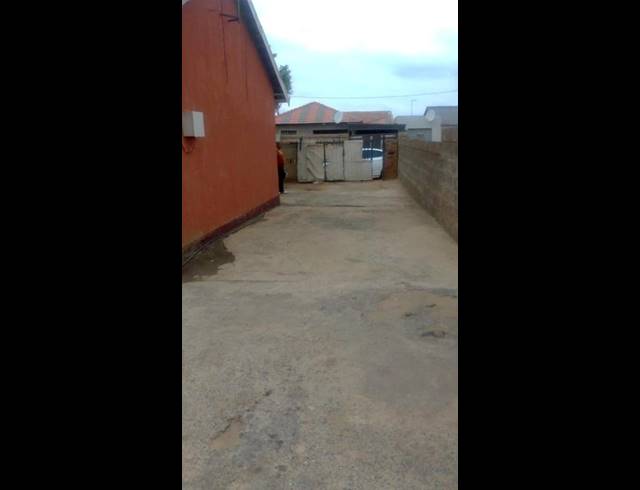 2 BEDROOM HOUSE FOR SALE IN STRETFORD